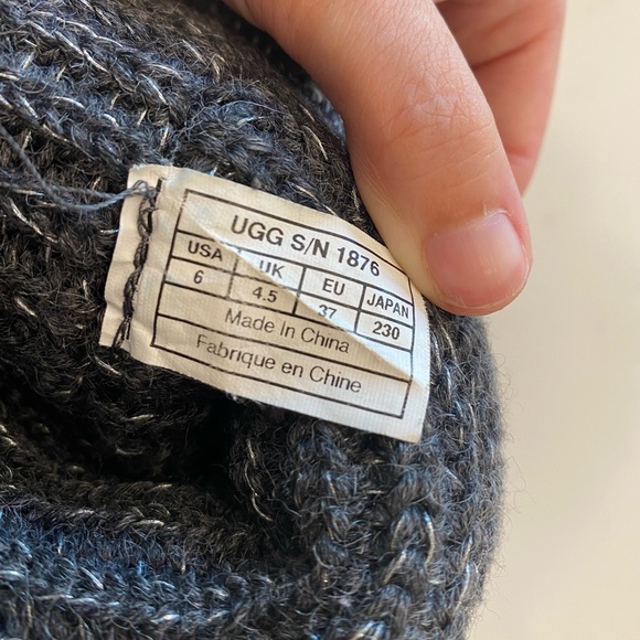 Ugg gray woven fold over boots with buttons size 6 - Picture 4 of 5